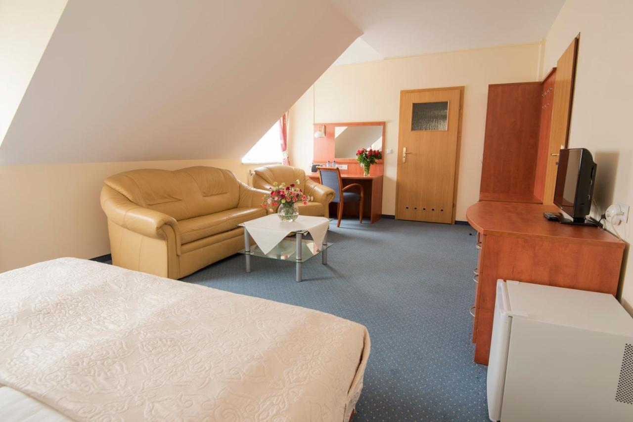 Hotel Daria Тичи Екстериор снимка