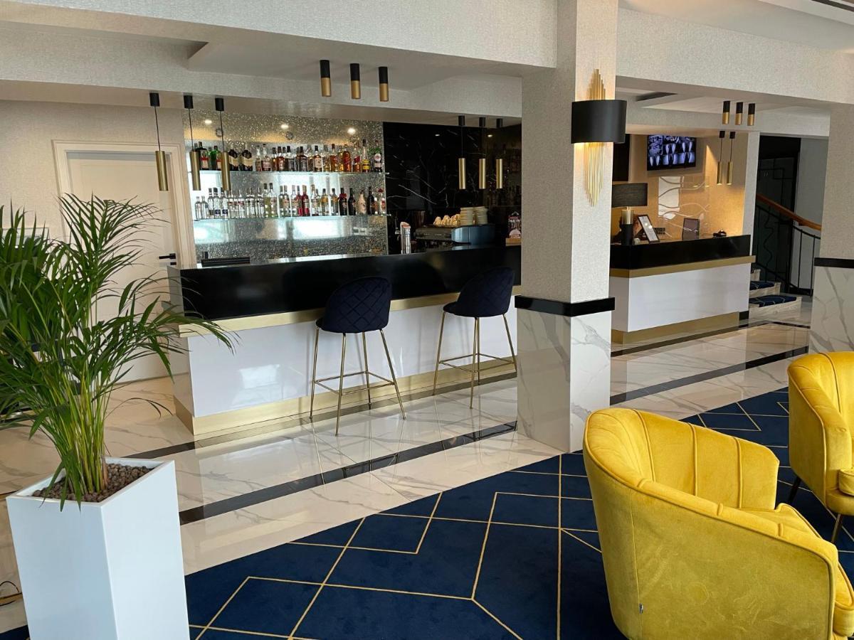 Hotel Daria Тичи Екстериор снимка