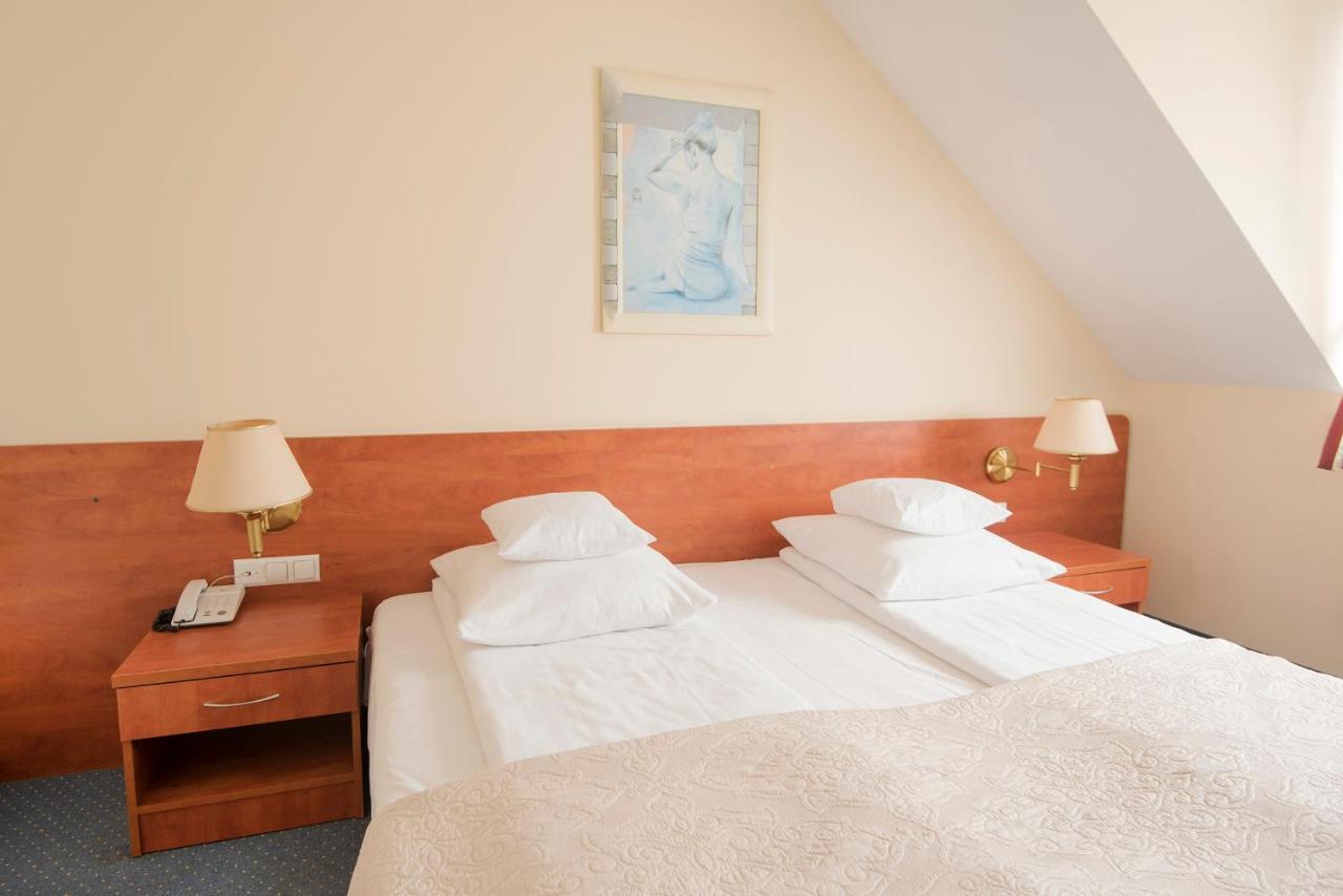 Hotel Daria Тичи Екстериор снимка