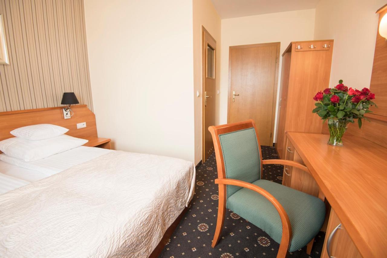 Hotel Daria Тичи Екстериор снимка