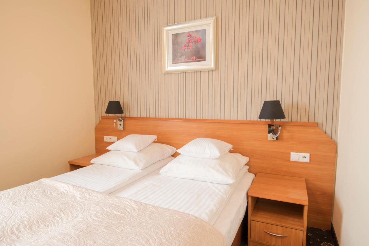 Hotel Daria Тичи Екстериор снимка