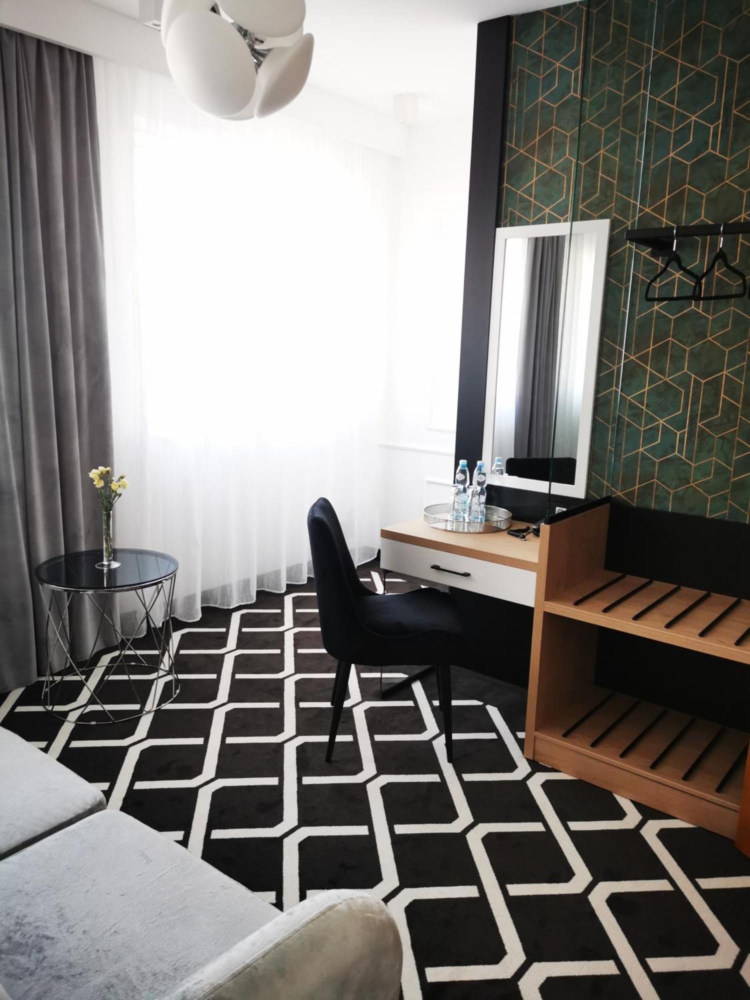 Hotel Daria Тичи Екстериор снимка