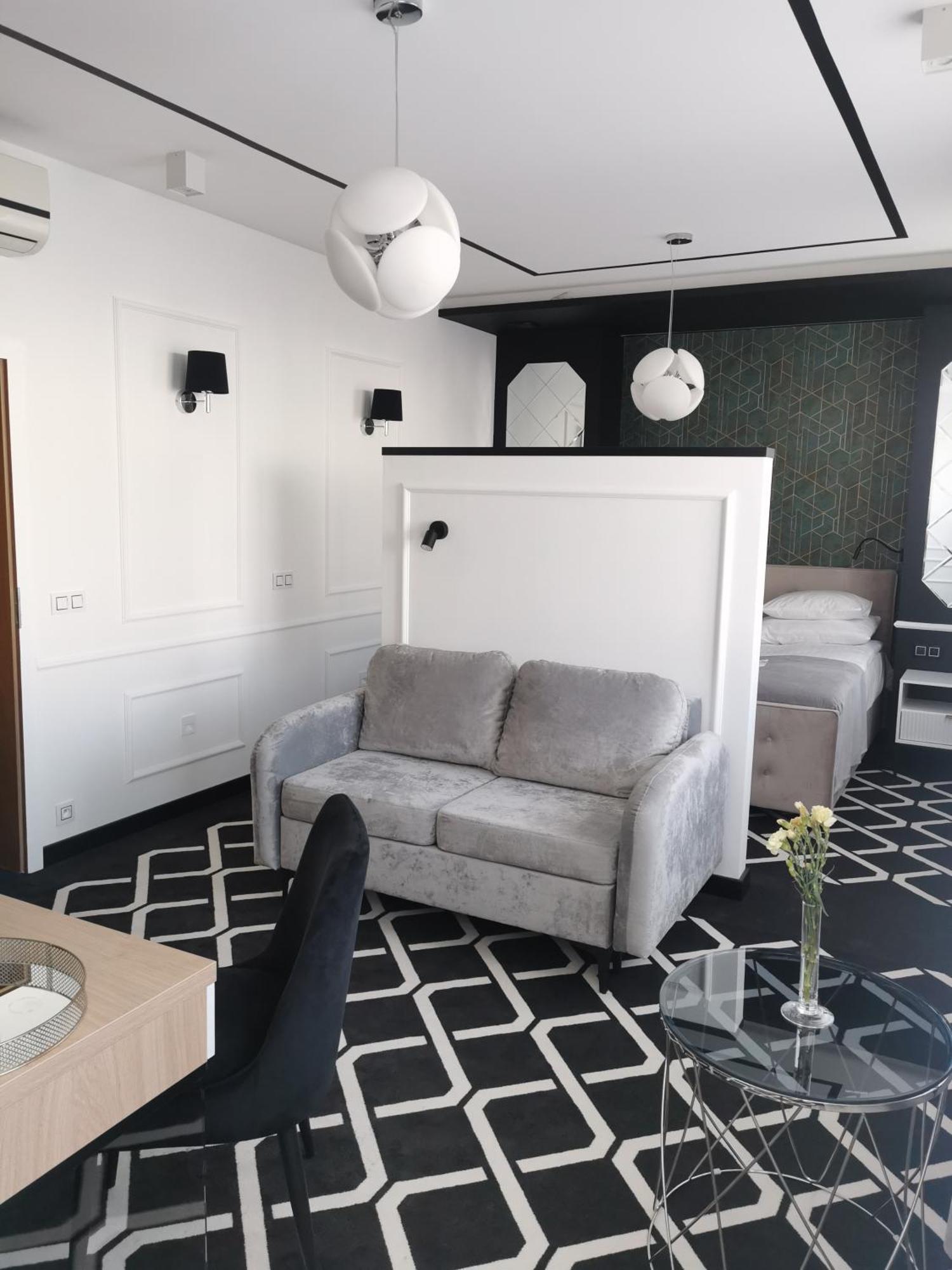 Hotel Daria Тичи Екстериор снимка