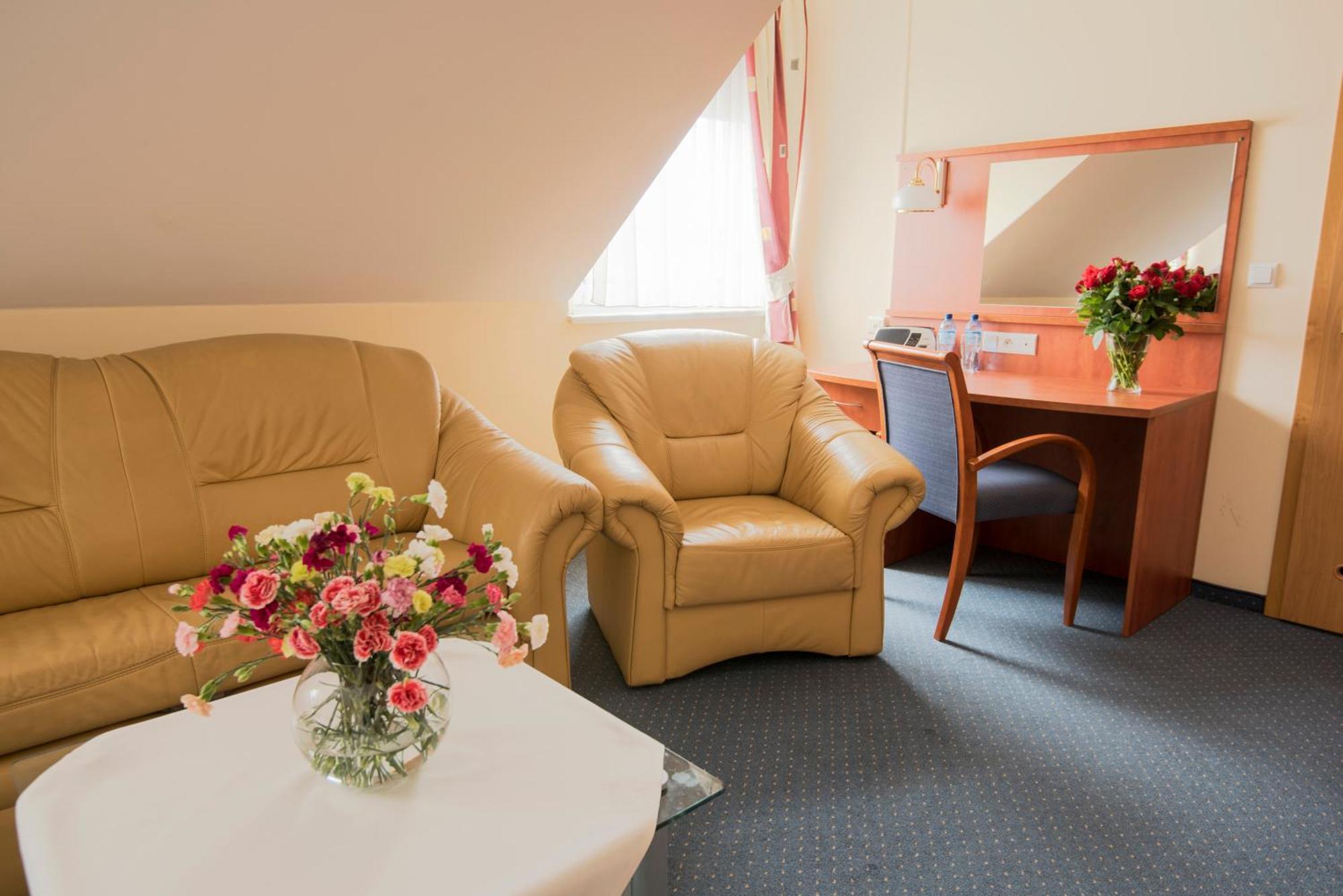 Hotel Daria Тичи Екстериор снимка