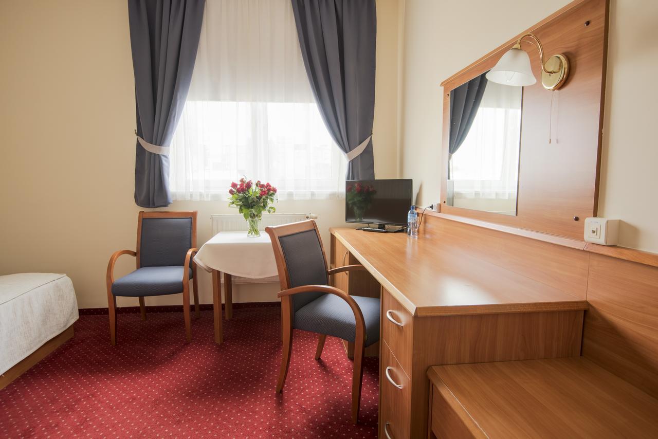 Hotel Daria Тичи Екстериор снимка