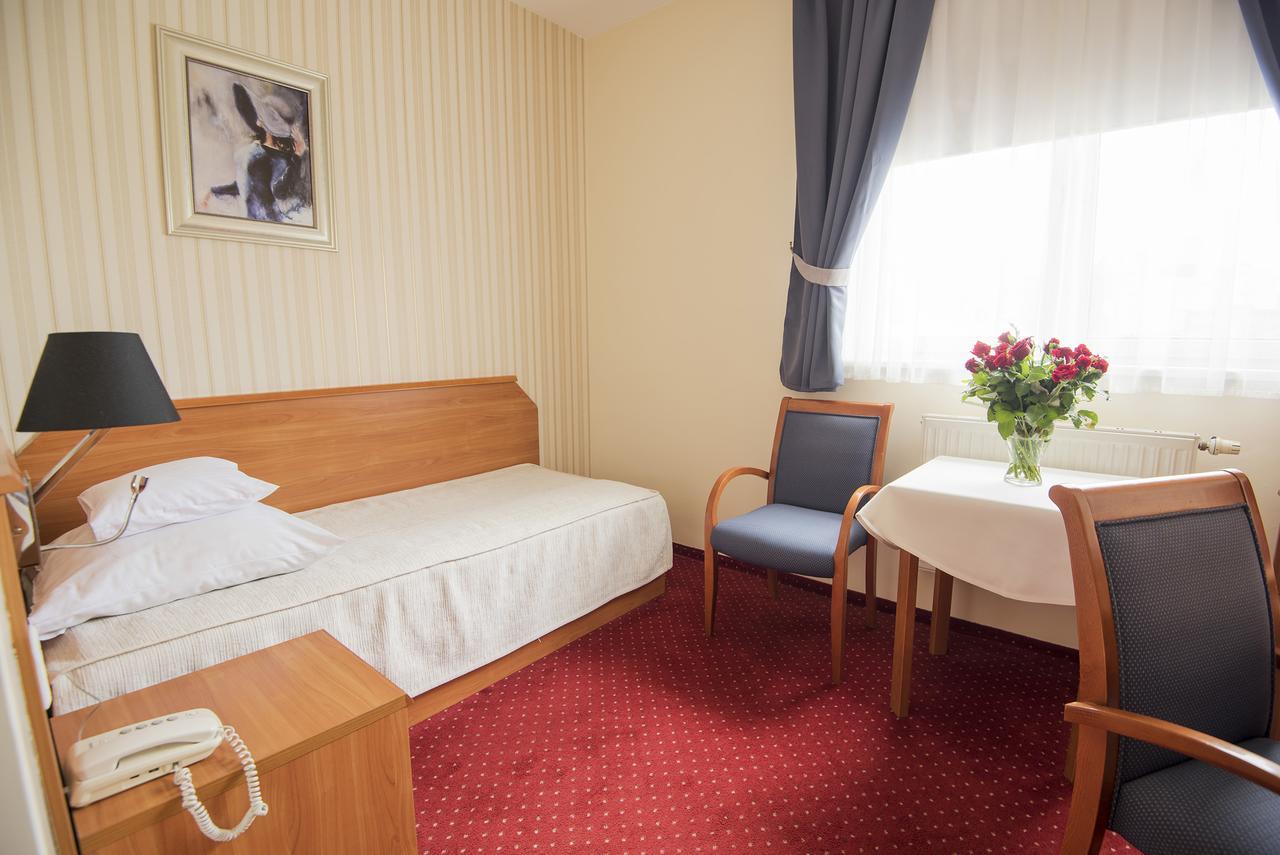 Hotel Daria Тичи Екстериор снимка