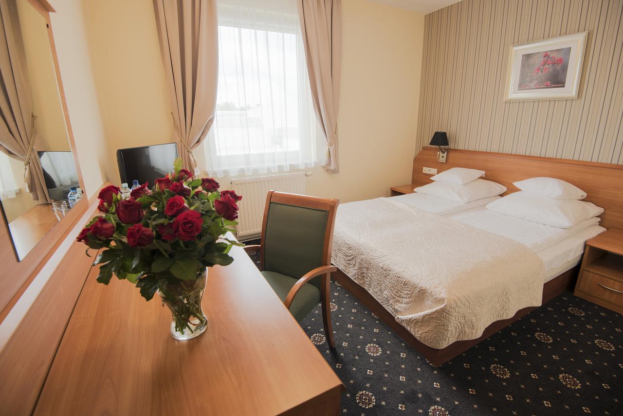 Hotel Daria Тичи Екстериор снимка