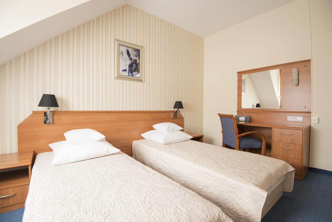 Hotel Daria Тичи Екстериор снимка