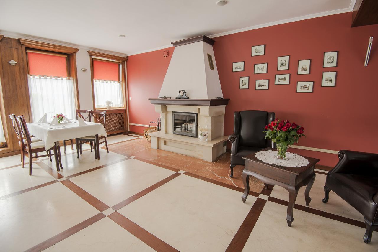 Hotel Daria Тичи Екстериор снимка